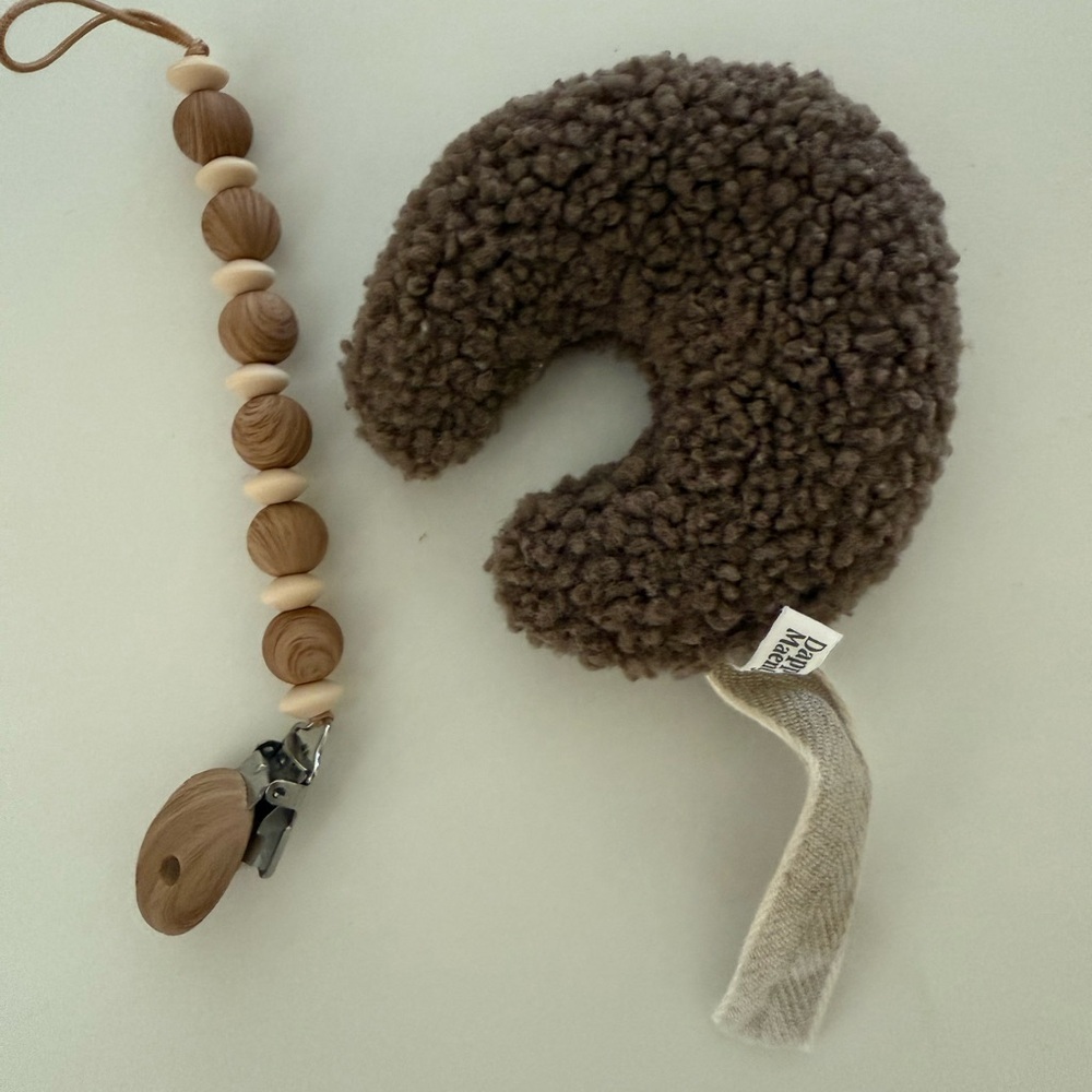 Dappermaentje Plush Mushie Pacifier Clip